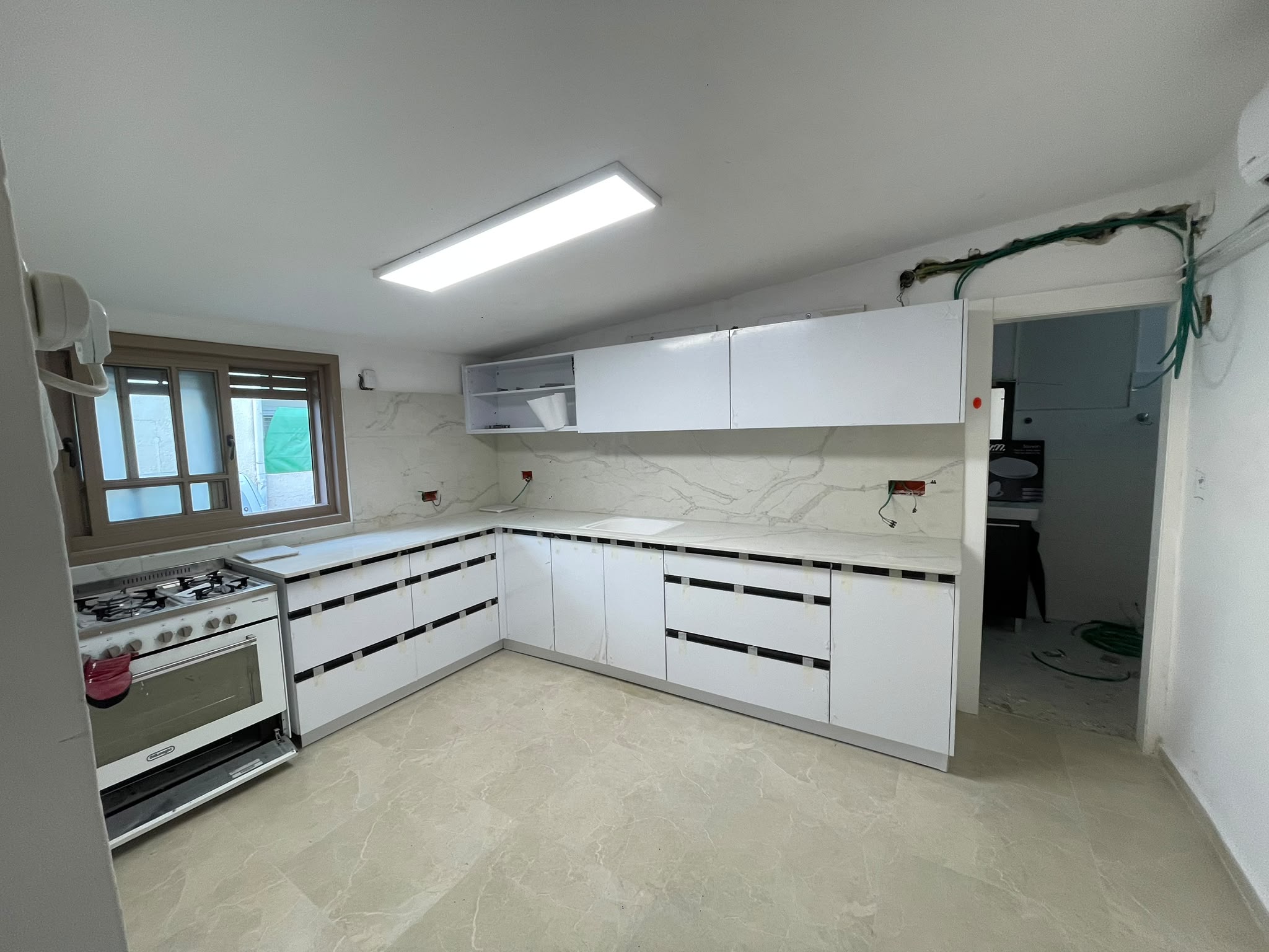 מטבח בהתאמה אישית מעץ — עבודה של נגריה בקליק Design חולון