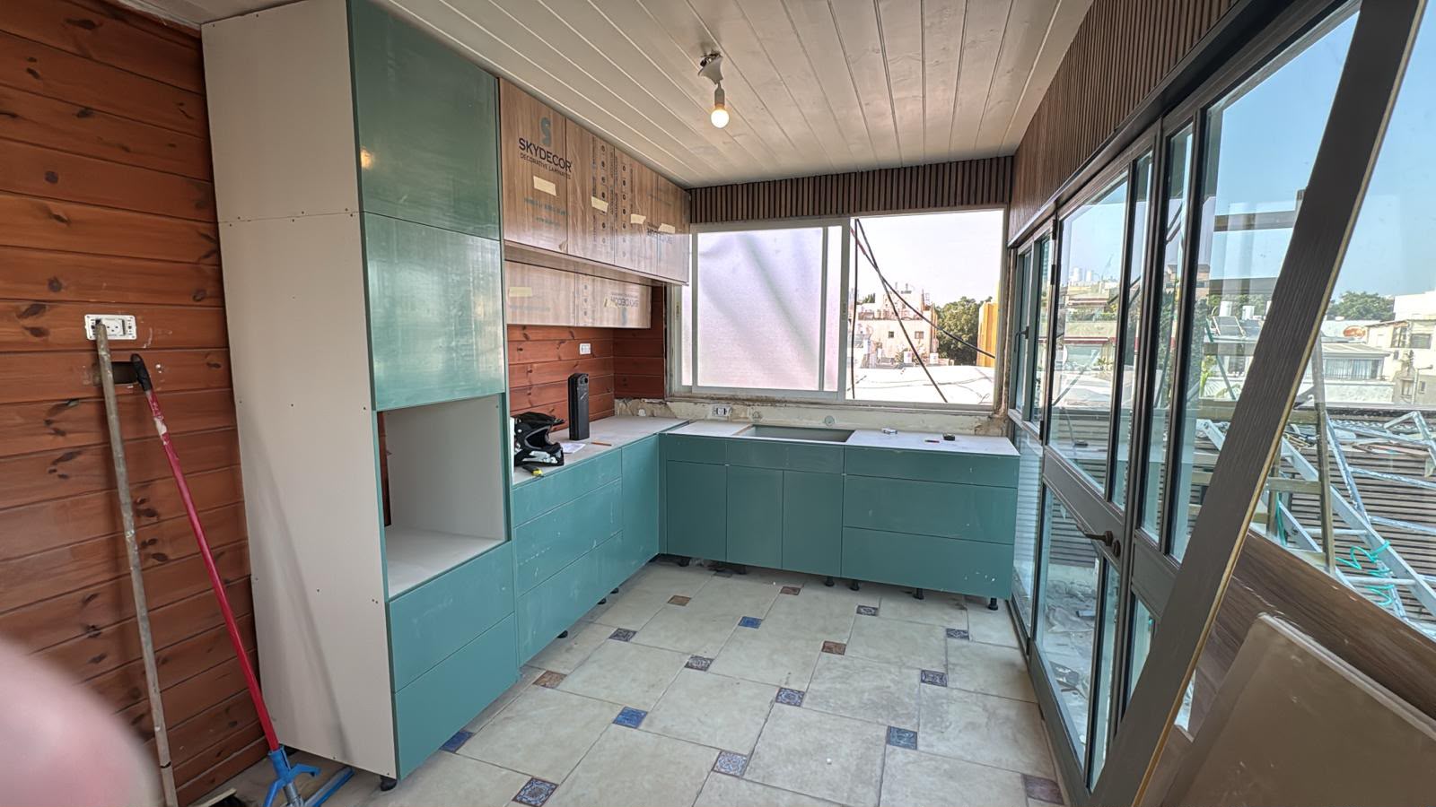 מטבח דגם 25 — מטבח בהתאמה אישית — עבודה מהנגרייה שלנו